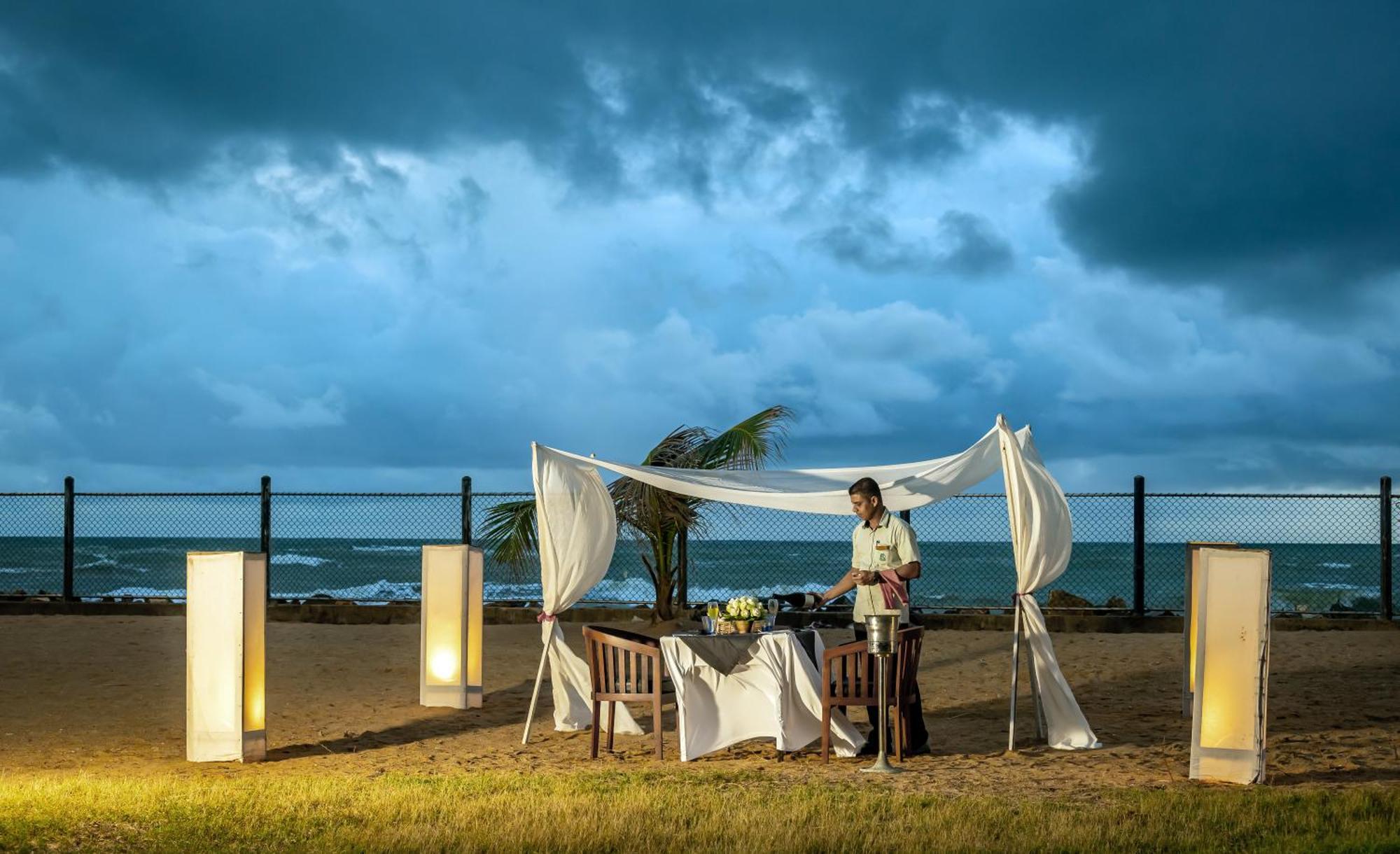 Tangerine Beach Hotel Kalutara Exterior photo