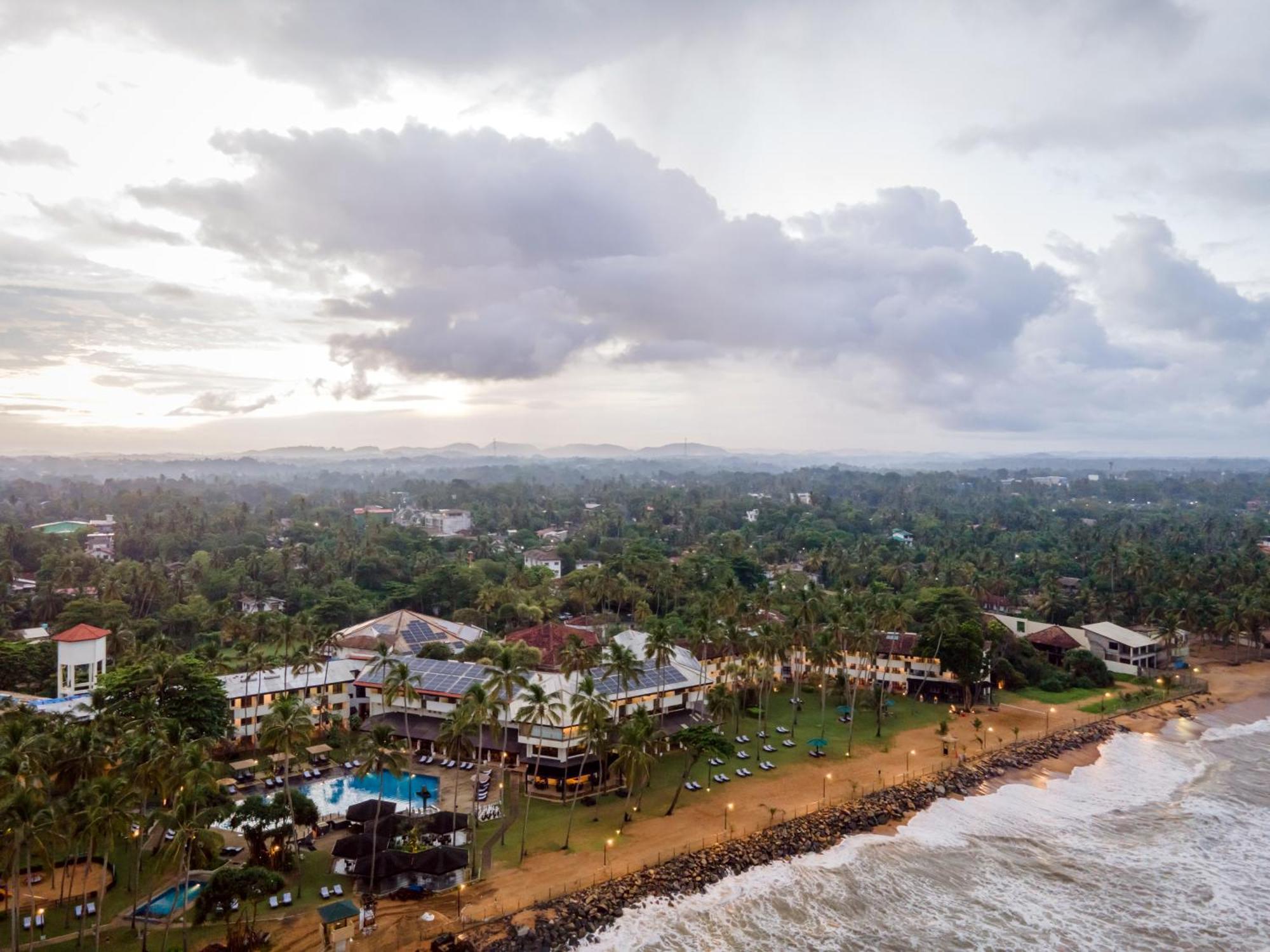 Tangerine Beach Hotel Kalutara Exterior photo